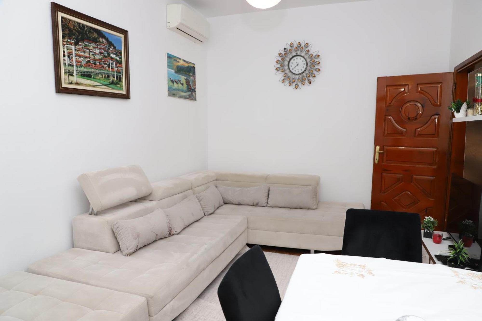 Apartment Xheison Berat Eksteriør bilde