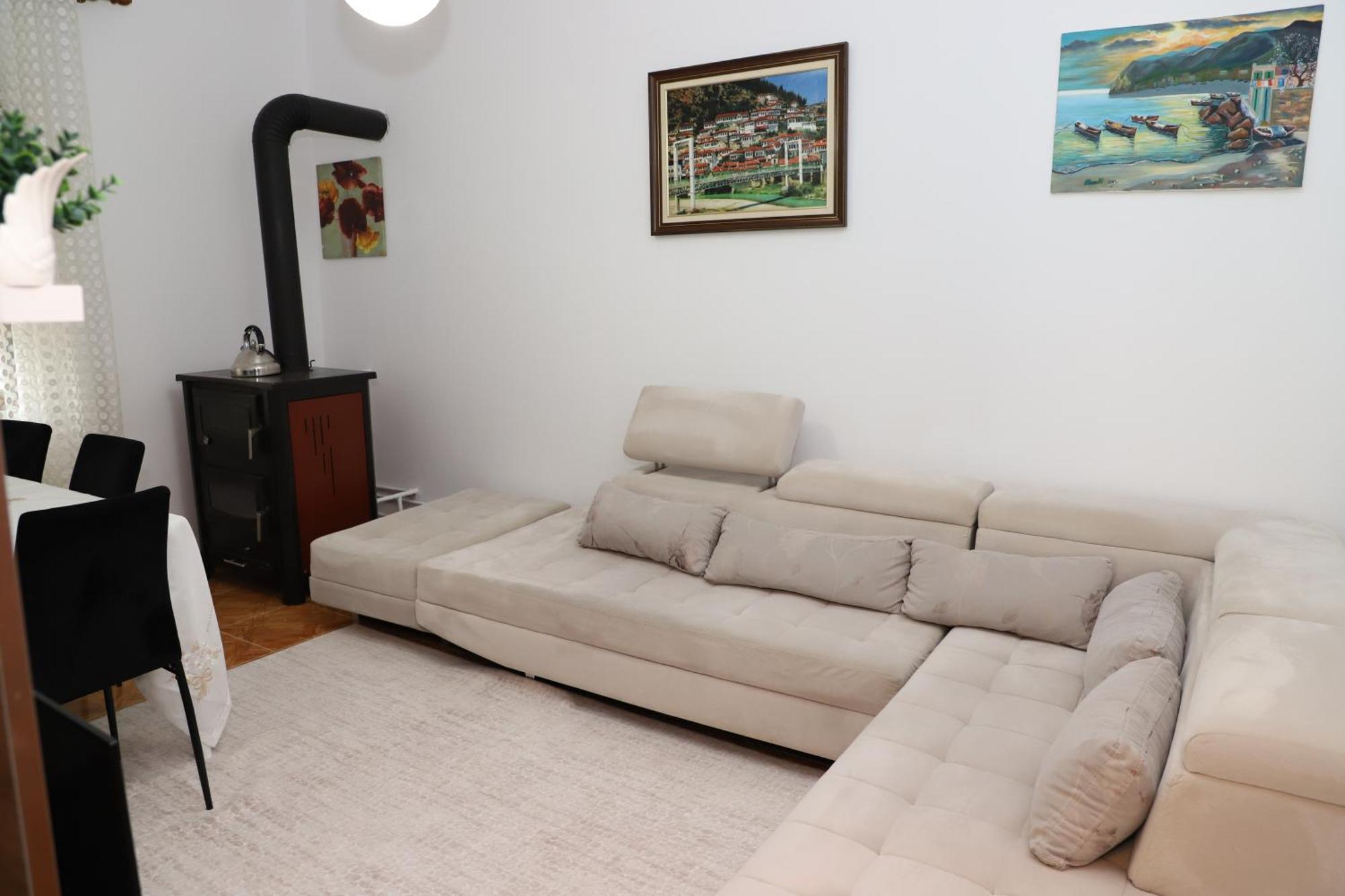Apartment Xheison Berat Eksteriør bilde
